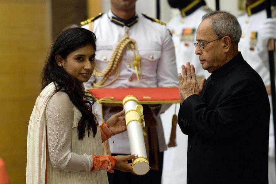 Mithali Raj taking padmshri award