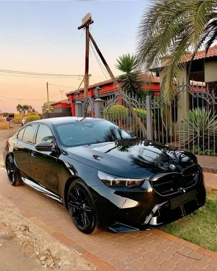 BMW M5 2025