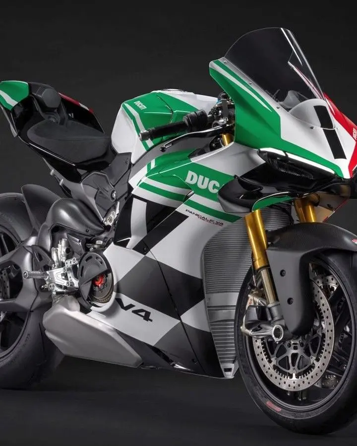 Ducati Panigale V4 2025 1