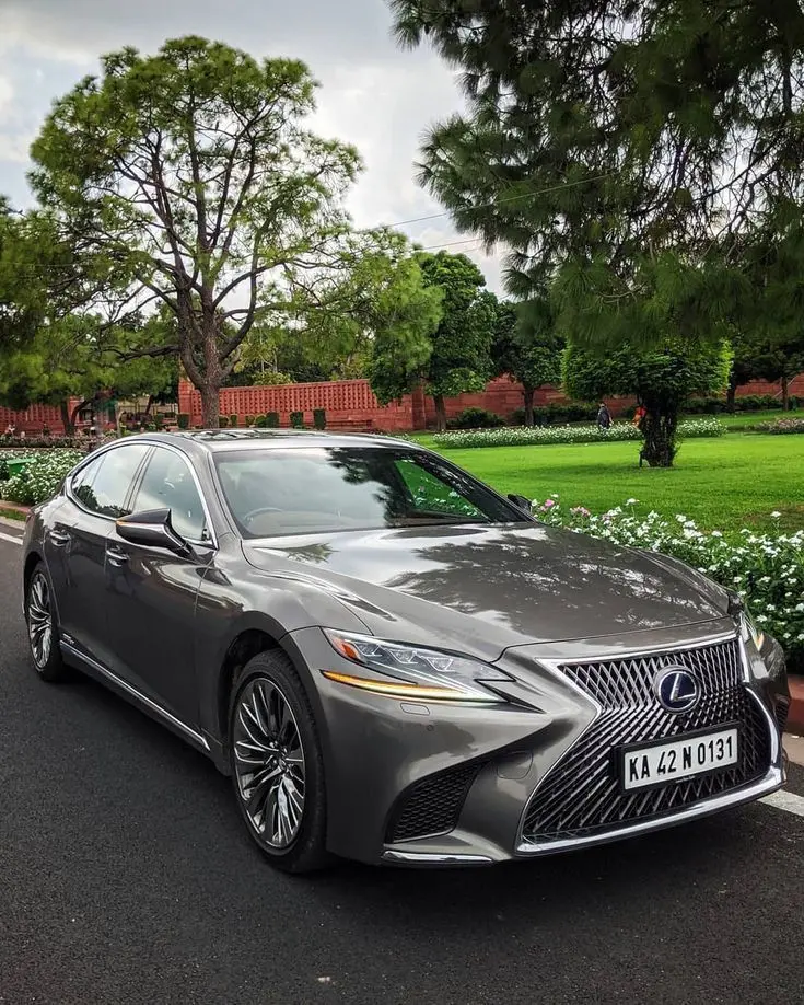 Lexus ES 2025