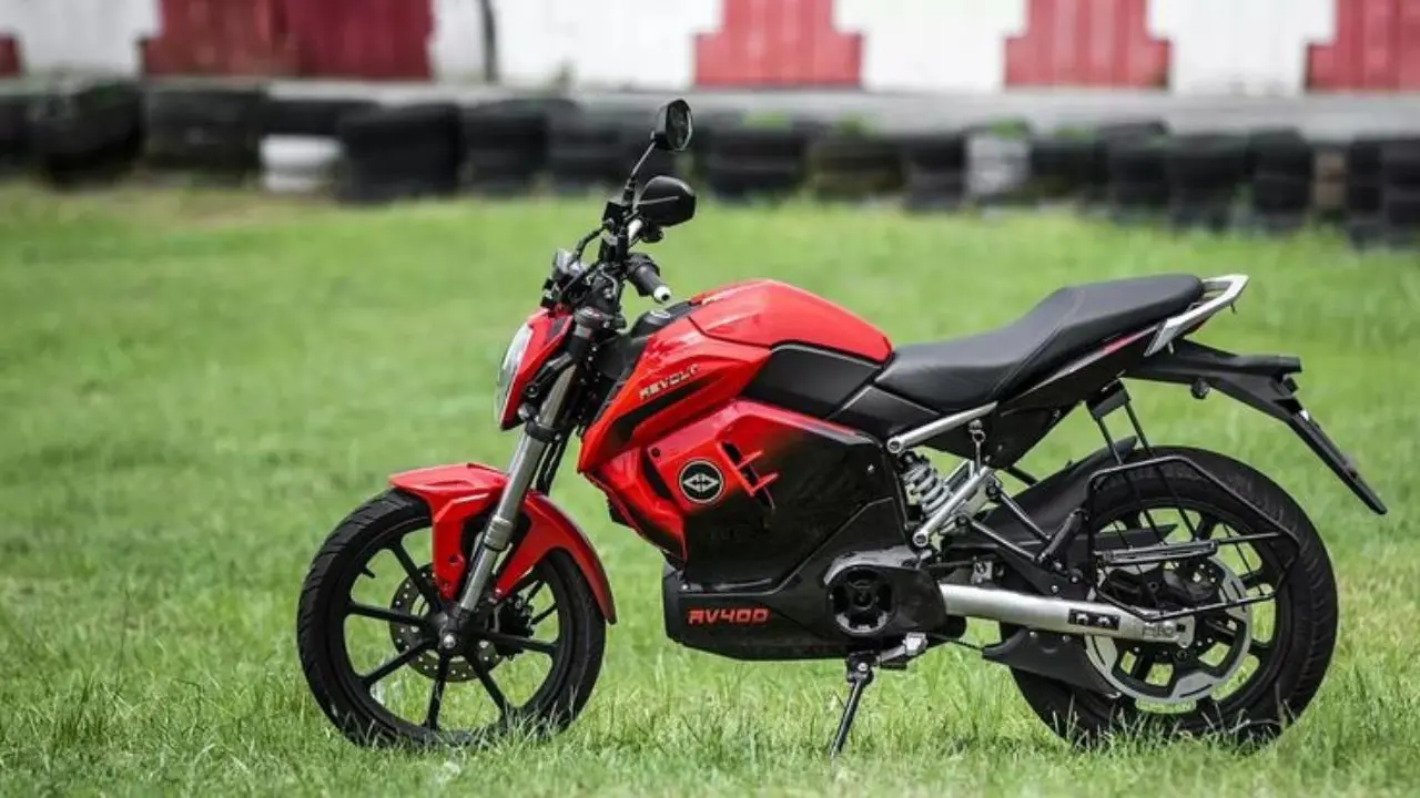 Revolt RV 400 2025 1