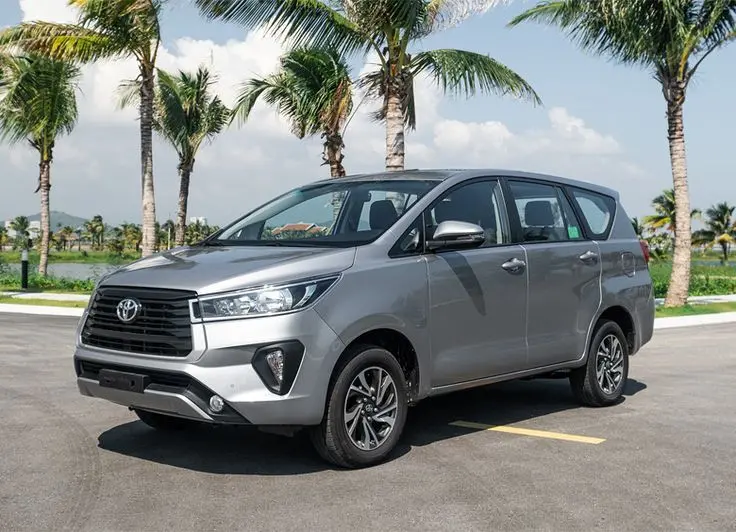 Toyota Innova Crysta 2025 1